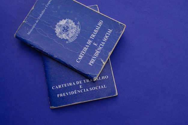 Übersetzung „Föderative Republik Brasilien, Arbeitsministerium“. Brasilianische Arbeitskarte (card trabalho)