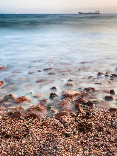 Ufergegend des Golfs von Aqaba am Roten Meer am Abend