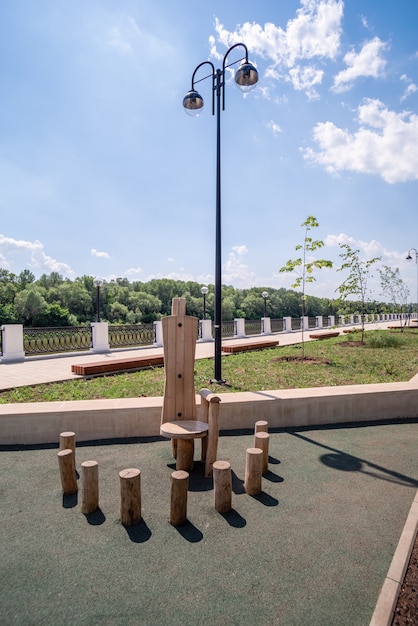 Uferpromenade der Stadtpromenade Ural Plot mit Spielplatz