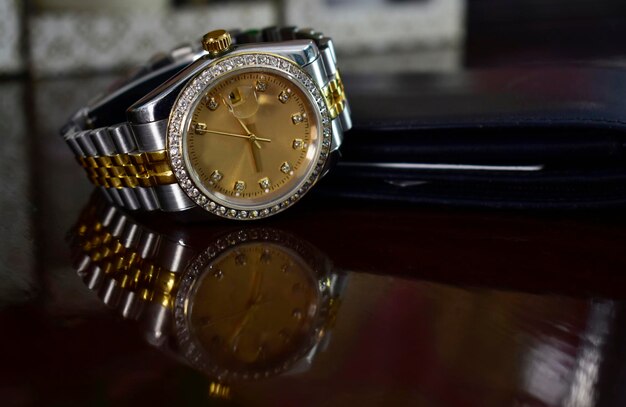Uhr Zeituhr Gold alt antik isoliert Minutentasche Armbanduhr Uhren Stundenzeiger Taschenuhr Luxus Timer Geschäft Metall Handgelenk Vintage weiß retro silbernes Ziffernblatt