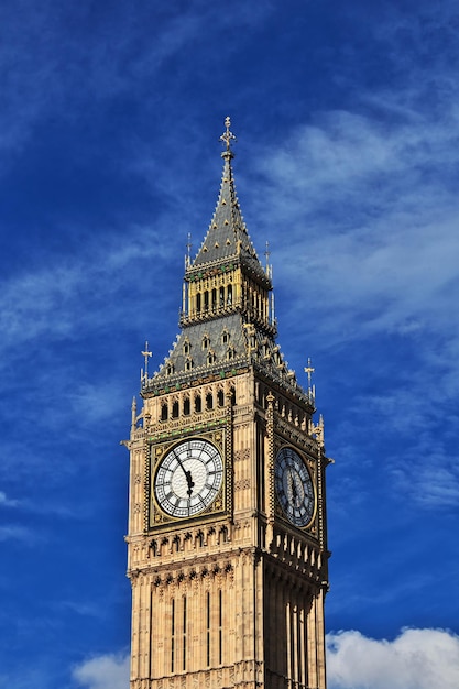 Uhrturm Big Ben in London UK