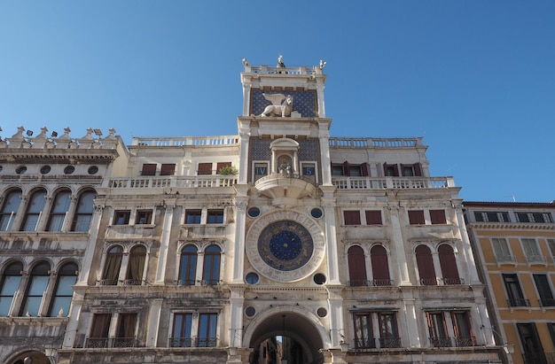 Uhrturm des Markusplatzes in Venedig