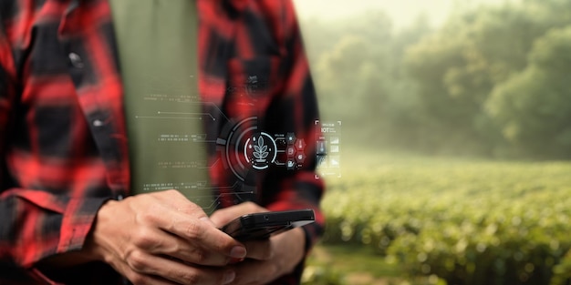 UI holograma agricultura y tecnología moderna Agricultor que utiliza tecnologías agrícolas inteligentes que utilizan IA