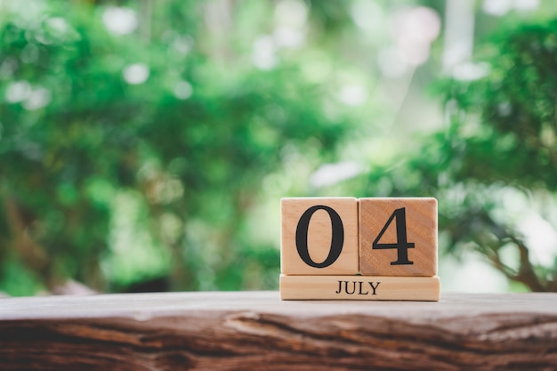 Foto À¹ ‹à¸µjulio 4 calendario de madera