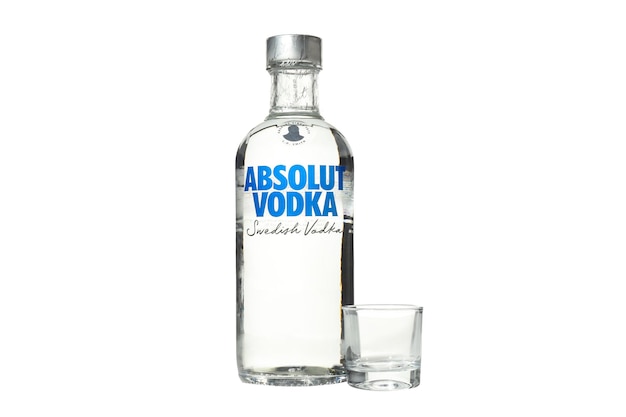 Foto ukraine kiew 24092023 png absolut wodka isoliert auf weißem hintergrund