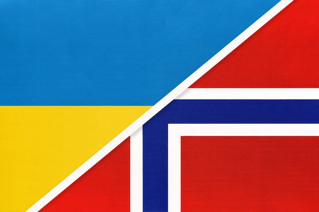 Ukraine und Norwegen Symbol des Landes Ukrainische vs. norwegische Nationalflaggen Beziehung und Partnerschaft zwischen zwei Ländern