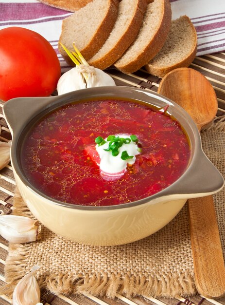 Ukrainische und russische nationale rote Suppe-Borschtsch-Nahaufnahme