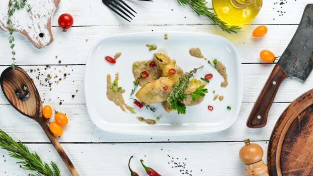 Ukrainisches traditionelles Gericht Gefüllte Kohlblätter mit Hackfleisch und Reis Restaurantgerichte Draufsicht Freier Kopierbereich