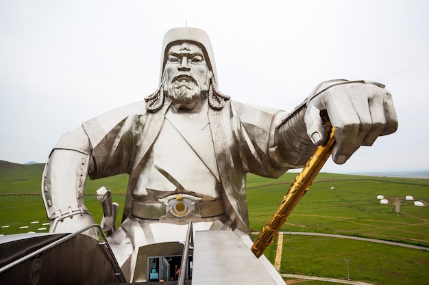 ULAANBAATAR, Mongolei - 13. Juli 2016: Die Reiterstatue Dschingis Khan ist eine 40 Meter hohe Statue von Dschingis Khan zu Pferd bei Tsonjin Boldog in der Nähe von Ulaanbaatar, Mongolei?
