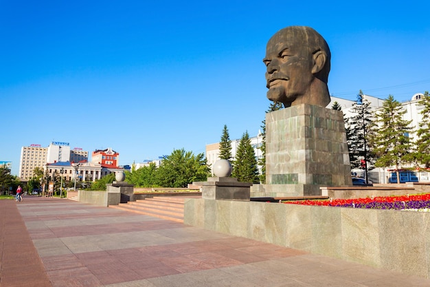 ULAN-UDE, Russland - 14. Juli 2016: Das größte jemals gebaute Kopfdenkmal des sowjetischen Führers Vladimir Lenin befindet sich in Ulan-Ude. Ulan-Ude ist die Hauptstadt der Republik Burjatien in Russland.