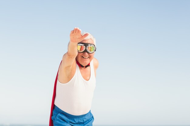 Último homem fingindo ser um super-herói