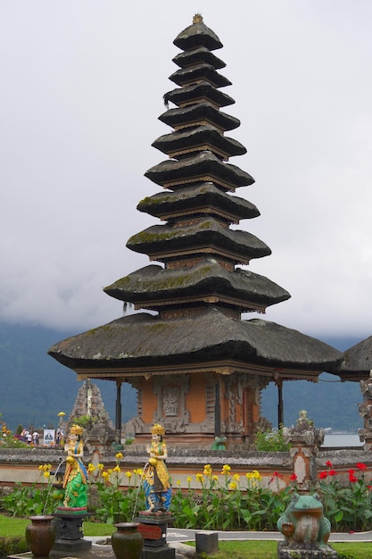 Foto ulun danu beratan hindu temple um dos passeios em bali