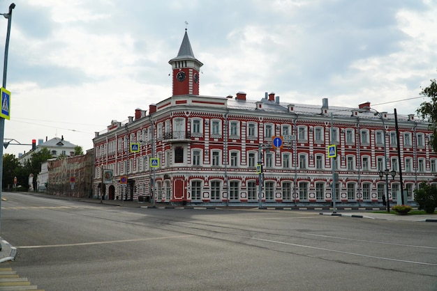 Ulyanovsk Rússia 31 de julho de 2022 Vista da rua para a fachada de Gonc