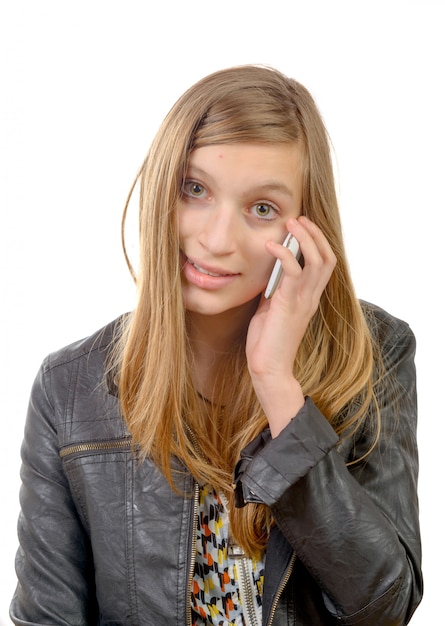 Um adolescente com um telefone celular