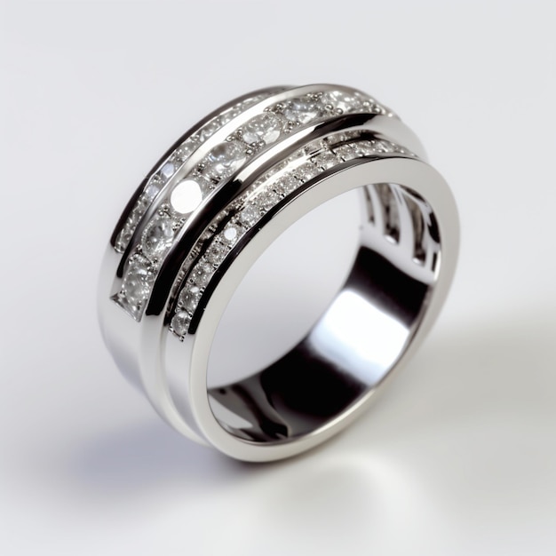 Um anel de prata com diamantes e a palavra amor.