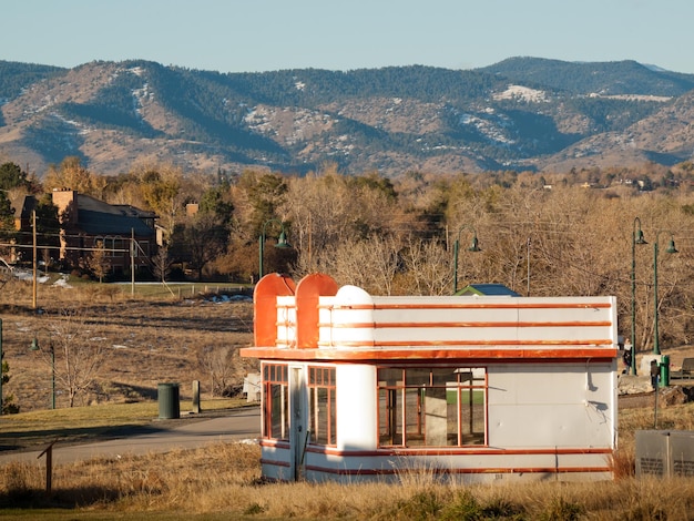 Um antigo posto de gasolina no Lakewood Heritage Center, Colorado.