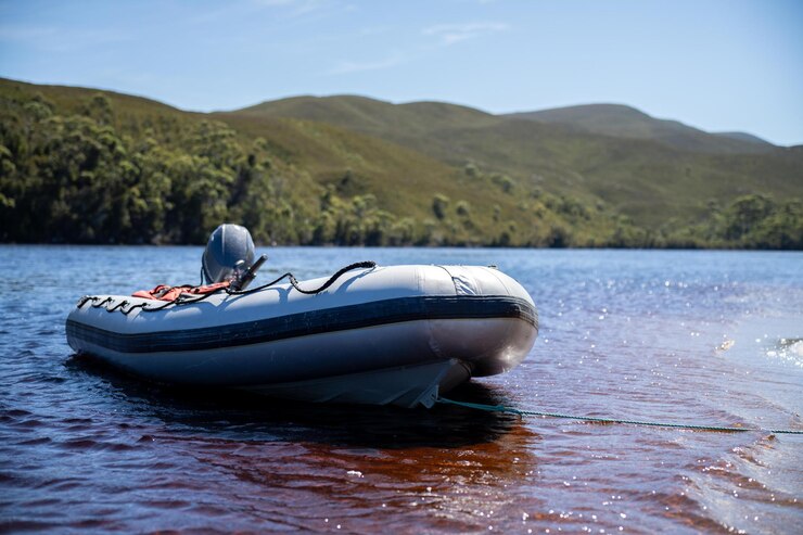 Foto um barco de lata em um rio em um parque nacional na selva australiana na praia no verão na austrália