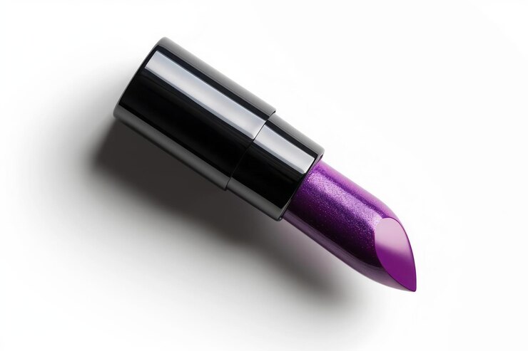 Foto um batom roxo brilhante com um design moderno elegante isolado em um fundo branco