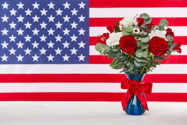 Foto um belo buquê com a bandeira americana.