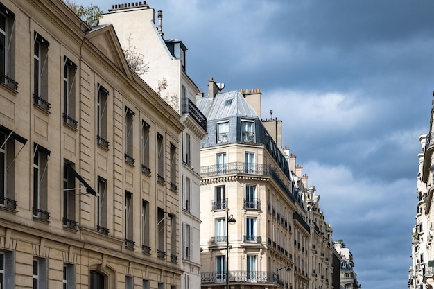 Um belo edifício em Paris.