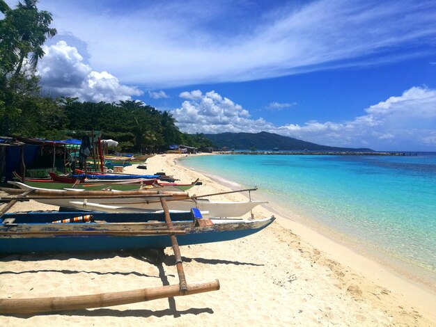 Foto um belo paraíso fora deste mundo, a praia de lambug, em badian cebu, filipinas.