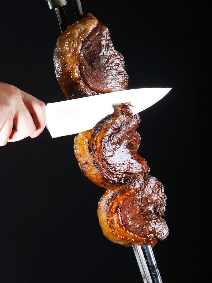Foto um bife no restaurante.