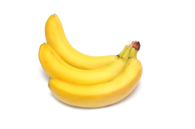 Um cacho de bananas em um fundo branco