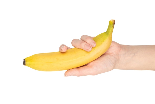 Um cacho de bananas na mão de uma mulher isolado no fundo branco