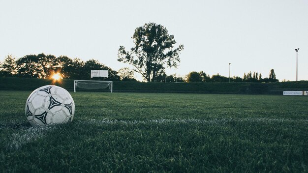 Um campo de gols de futebol