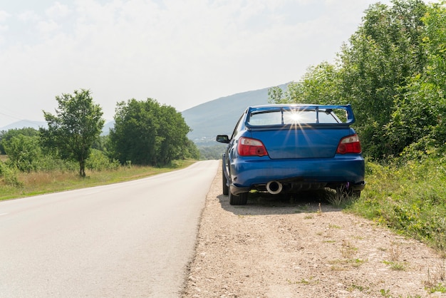 Foto um carro azul na estrada, viagem, viagem, viagem, viagem, viagem, viagem