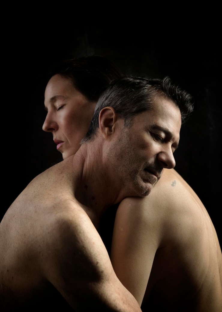 Foto um casal adulto apaixonado.