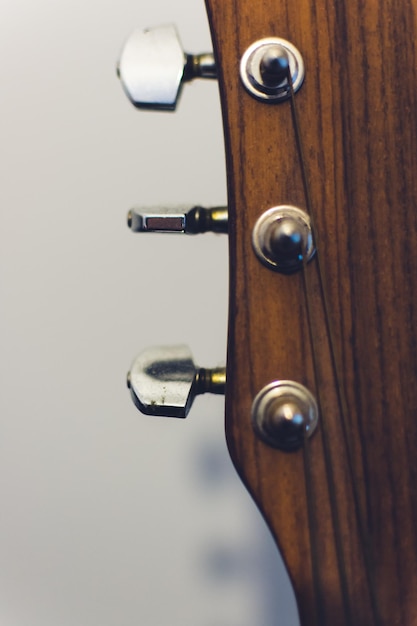 Foto um close-up de uma guitarra