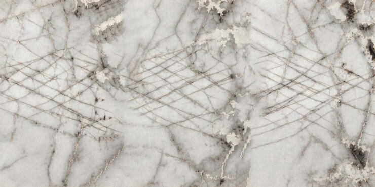 Foto um close-up de uma parede de mármore mostrando um padrão intrincado de linhas e uma textura lisa e polida