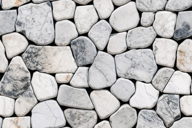 Um close-up de uma pilha de rochas brancas com um fundo preto
