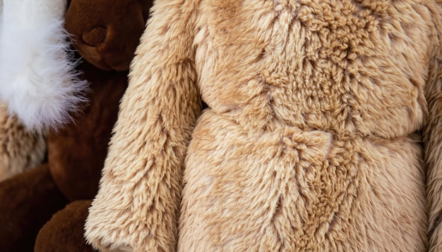 Um closeup de casaco de pele sintética de ursinho de pelúcia macio