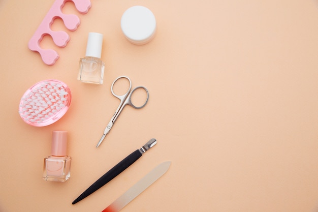 Um conjunto de ferramentas profissionais para manicure e pedicure