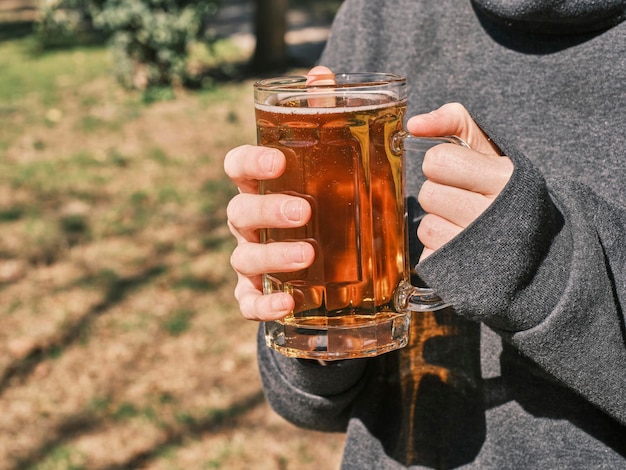 Foto um copo de cerveja gelada