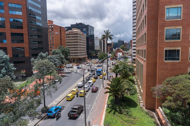 Foto um dia nublado em bogotá