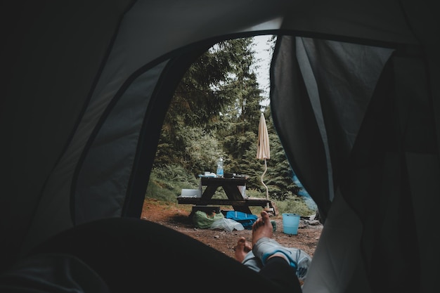 Um fantástico dia de acampamento em uma barraca