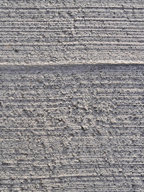 Foto um fragmento de uma parede de concreto.