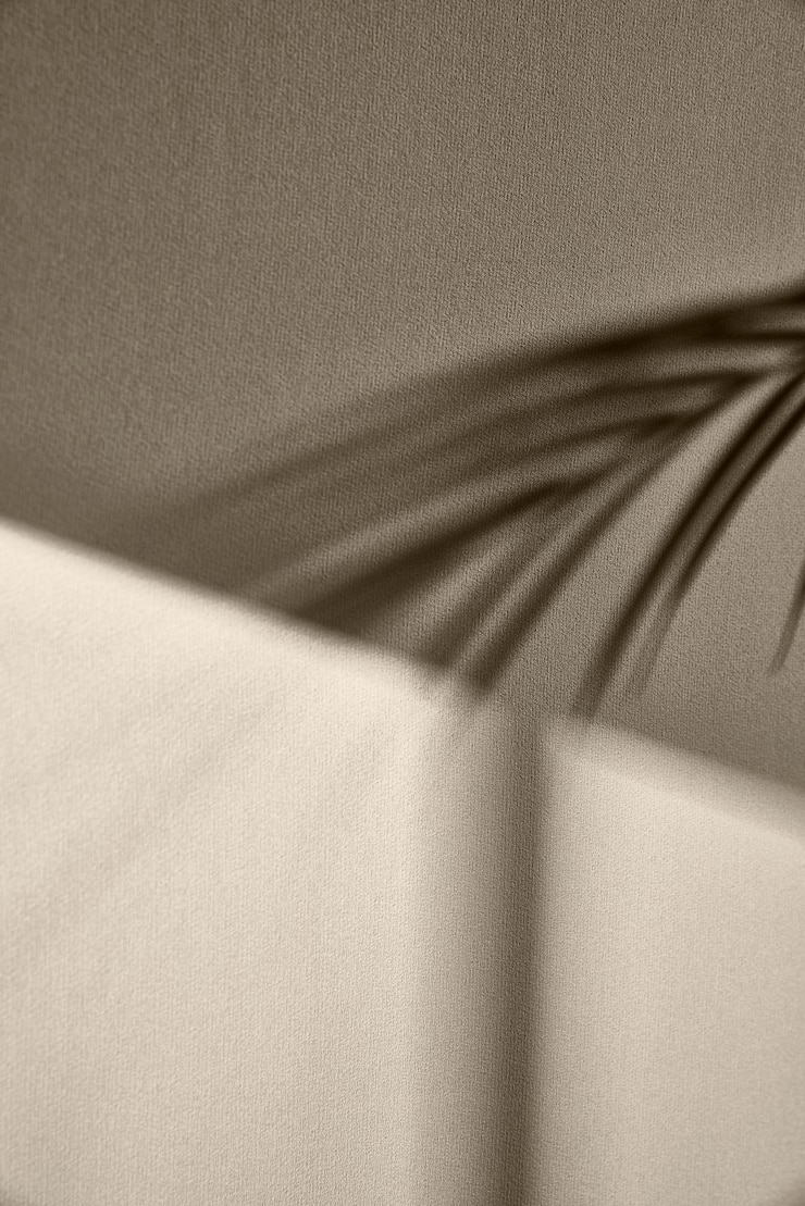 Foto um fundo interior iluminado pelo sol com uma boa sensação da textura dos tecidos