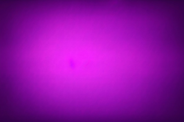 Foto um fundo roxo com uma mancha preta na parte inferior.