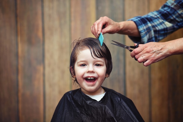 Fotos Corte Cabelo Infantil Listra, 88.000+ fotos de arquivo grátis de alta  qualidade