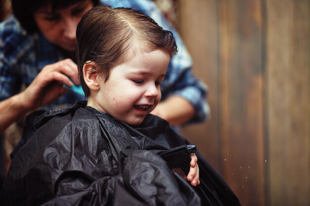 Fotos Corte Cabelo Infantil Listra, 88.000+ fotos de arquivo grátis de alta  qualidade