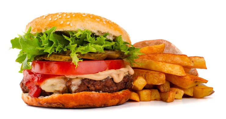 Foto um grande hambúrguer clássico e cheeseburger com batatas fritas isoladas no fundo branco