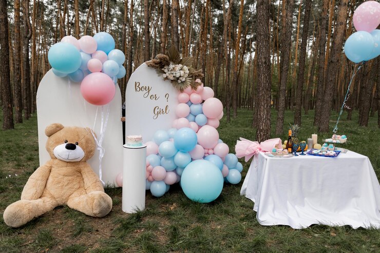 Foto um grande urso de brinquedo em uma celebração perto da zona de fotos para uma festa de aniversário de gênero
