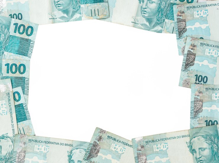 Foto um groud de cem notas reais brasileiras com espaço de cópia