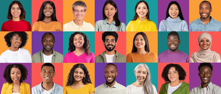 Foto um grupo diversificado de indivíduos alegres de várias etnias com sorrisos radiantes