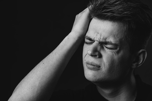 Um homem é um retrato emocional Preto e branco