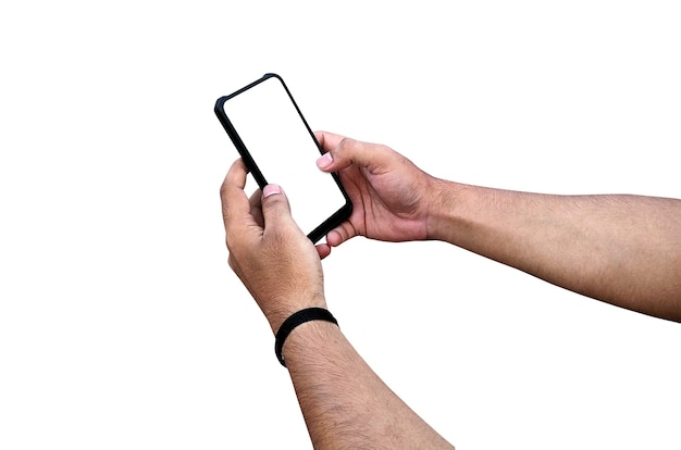 Um homem segurando um smartphone com tela em branco sobre fundo branco, close-up da mão. Espaço para texto